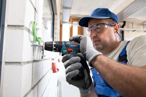 BOSCH VISSEUSE PERCU + 2ACCU 2AH + CHARG GSB 12V-15