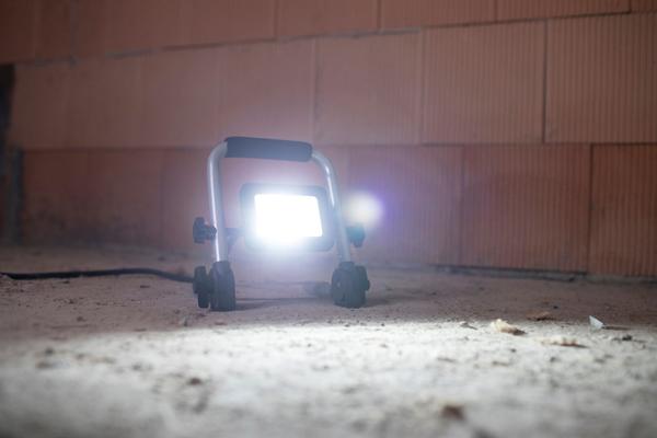 PROJECTEUR LED MOBILE 10W 1150 LUMEN IP65