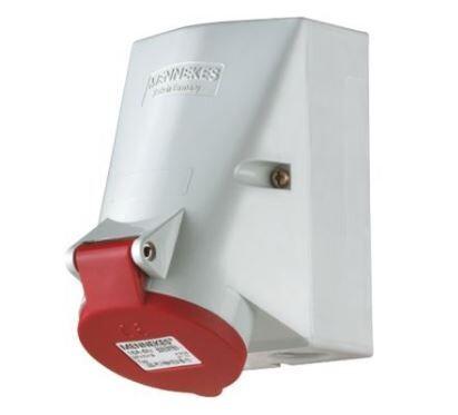 PRISE SUR SOCLE CEE 5P 16A 380V IP44 ROUGE