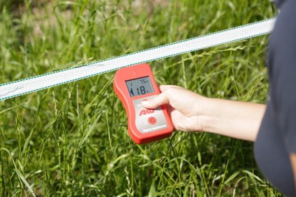 MULTIMETRE DE CLOTURE DIGITAL AKO