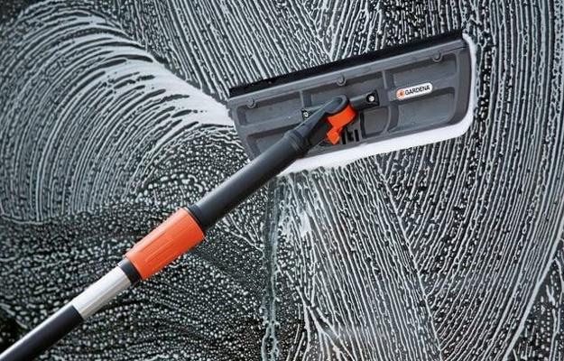 BALAI A VITRES ET RACLETTE