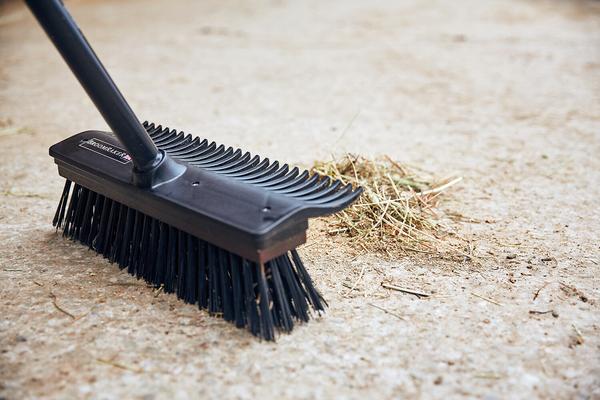 POLET BALAI D ECURIE