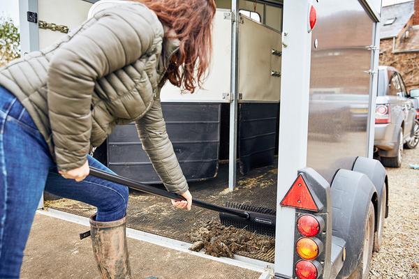 POLET BALAI D ECURIE