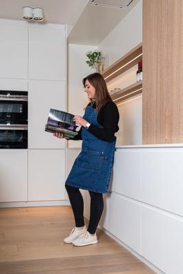 TABLIER DENIM MULTIPOCHES 78X85CM